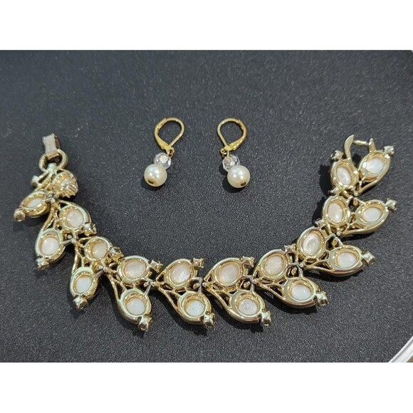 Vintage Lisner Pearl Like Thermoset Bracelet with Faux Pearl Earrings - Picture 8 of 9